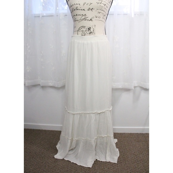 Vero Moda Dresses & Skirts - Vero Moda white boho maxi skirt